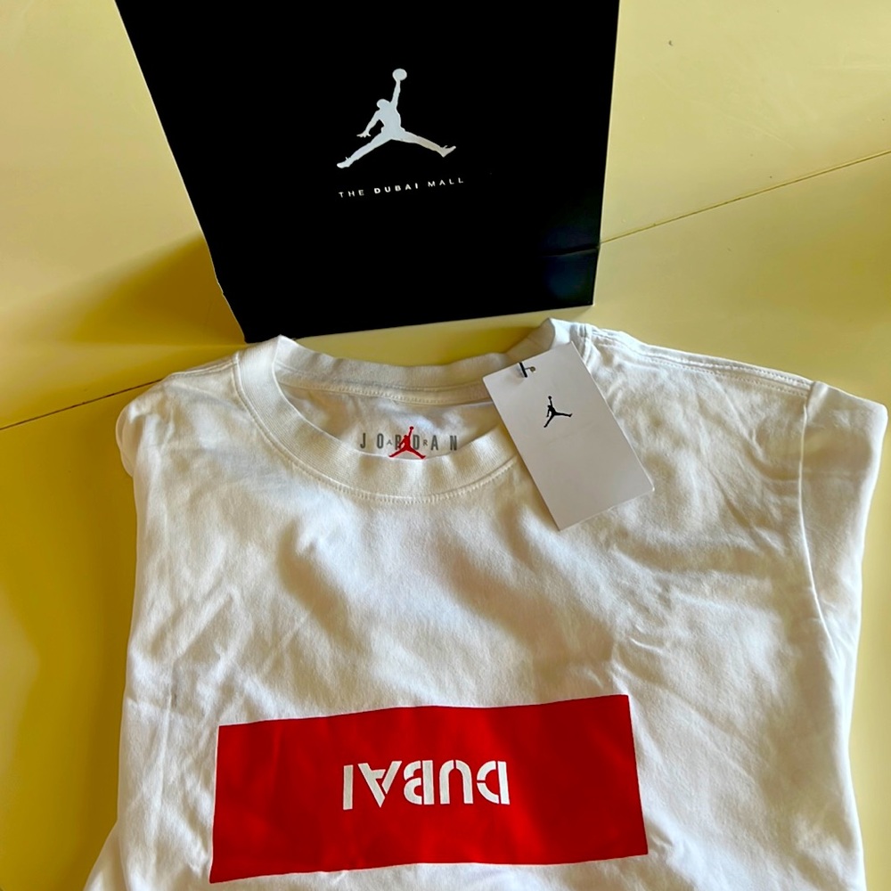 Nike Air Jordan Dubai Mall t-shirt men’s Small